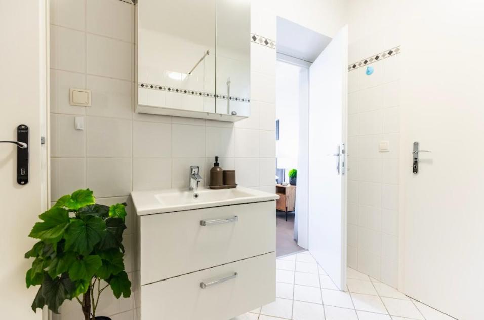 Experience Central Vienna From A Stylish And Modern Apartment Zewnętrze zdjęcie